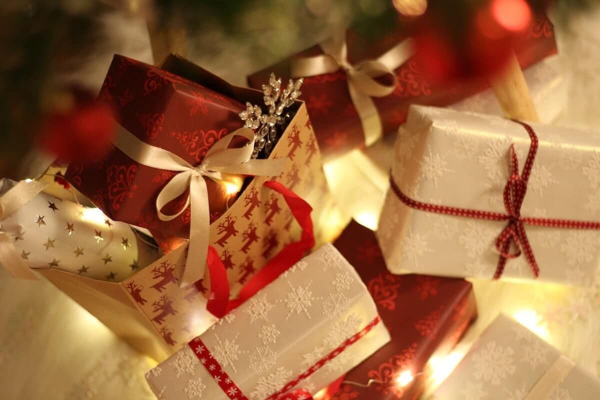 8 Tips to Give Up Buying Wrapping Paper Forever