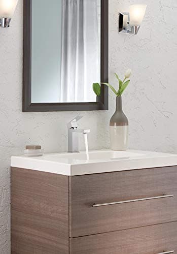 Delta Faucet Modern Single Hole Bathroom Faucet, Chrome Single Handle Bathroom Faucet, Bathroom Sink Faucet, 1.2 GPM, Push Pop-Up Drain Assembly, Chrome 567LF-PP