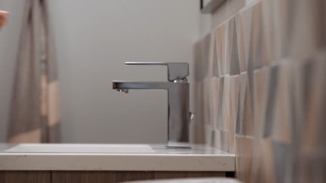 Delta Faucet Modern Single Hole Bathroom Faucet, Chrome Single Handle Bathroom Faucet, Bathroom Sink Faucet, 1.2 GPM, Push Pop-Up Drain Assembly, Chrome 567LF-PP