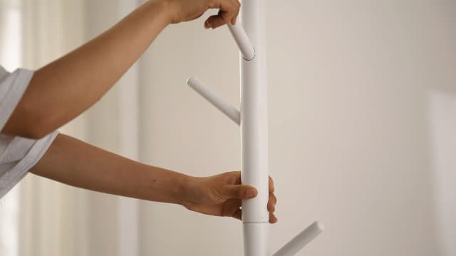 Wooden Coat Rack, Free Standing Coat Stand with 8 Hooks and 3 Height Options, Sturdy Kids Coat Tree Easy to Assemble, for Entryway Home Office Jackets Hat Purse Natural YD-1010