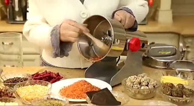 Electric Grain Grinder Mill 1000g High-speed Spice Herb Mill Commercial Powder Machine for Dry Cereals Grain Herb Spice Coffee Corn Bean CE approved (1000g Stand Type)