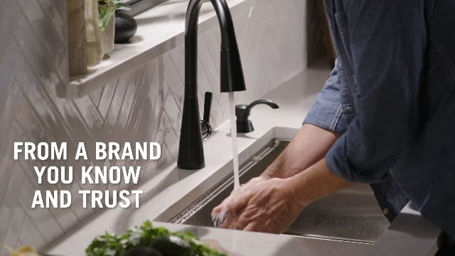 Delta Boyd Brushed Gold Kitchen Faucet with Pull Down Sprayer and Soap Dispenser, Modern Single Hole Kitchen Sink Faucet, Single Handle, Champagne Bronze 19893Z-CZSD-DST