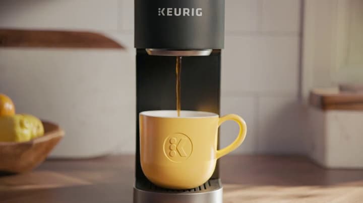 Keurig K-Mini Plus Single Serve K-Cup Pod Coffee Maker, with 6 to 12oz Brew Size, Stores up to 9 K-Cup Pods, Travel Mug Friendly, Evening Teal
