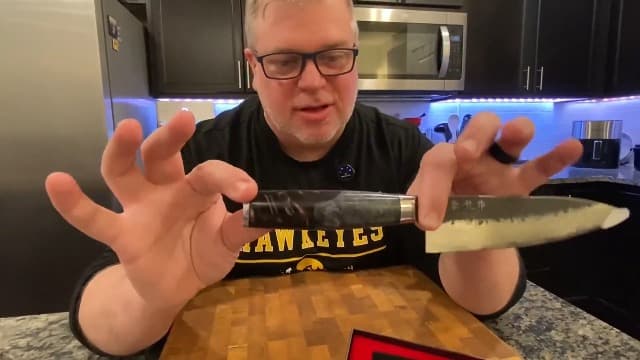 Japanese Chef Knife, 8 Inch Damascus Kitchen Knife with VG10 Steel Core, Professional Black Forged Kitchen Knives with Ergonomic Handle, Leather Sheath & Luxury Gift Box, Birthday Gifts for Men Women