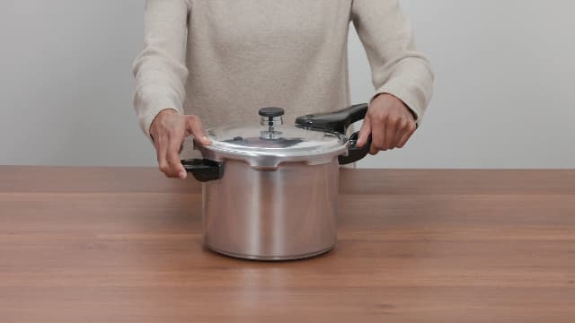 Presto 01264 6-Quart Aluminum Pressure Cooker, Silver