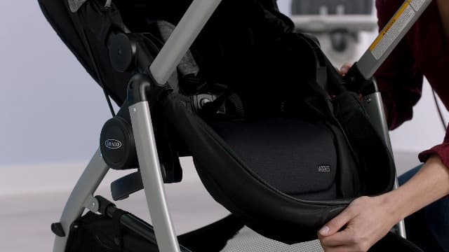 Graco Redmond Modes Pramette Stroller, 3-in-1 Convertible: Car Seat Carrier, Infant Pramette to Toddler Stroller with Reversible Seat and One-hand Fold