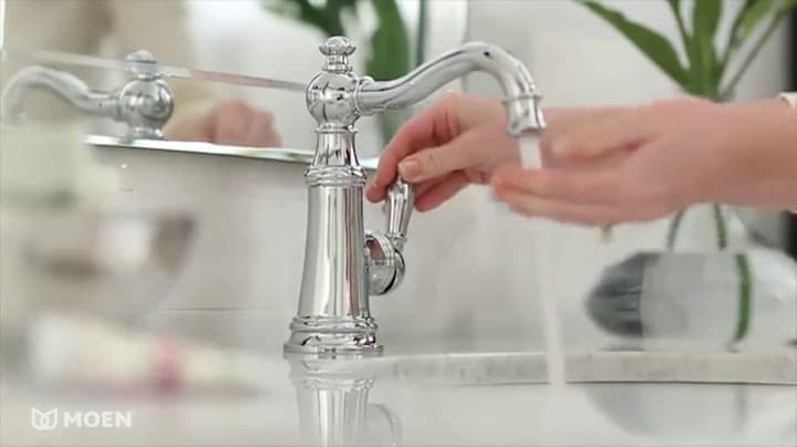 Moen S42107 Weymouth One-Handle Single Hole Traditional Bathroom Sink Faucet with Drain Assembly, Chrome