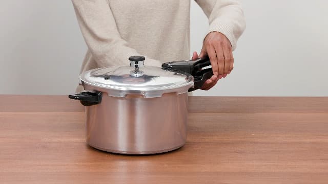 Presto 01282 8-Quart Aluminum Pressure Cooker
