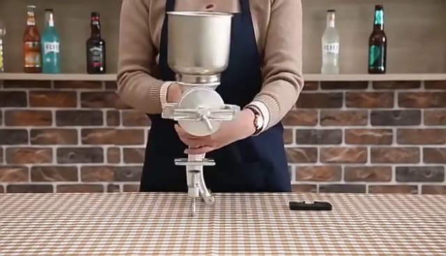 Corn Grinder Mill, Manual Stainless Steel Grain Mill with Hand Crank & Table Clamp Design, Large Hopper Grain Grinder Home Use Hand Cranking Operation for Nut, Coffee, Grain, Seeds, Corn, Spices