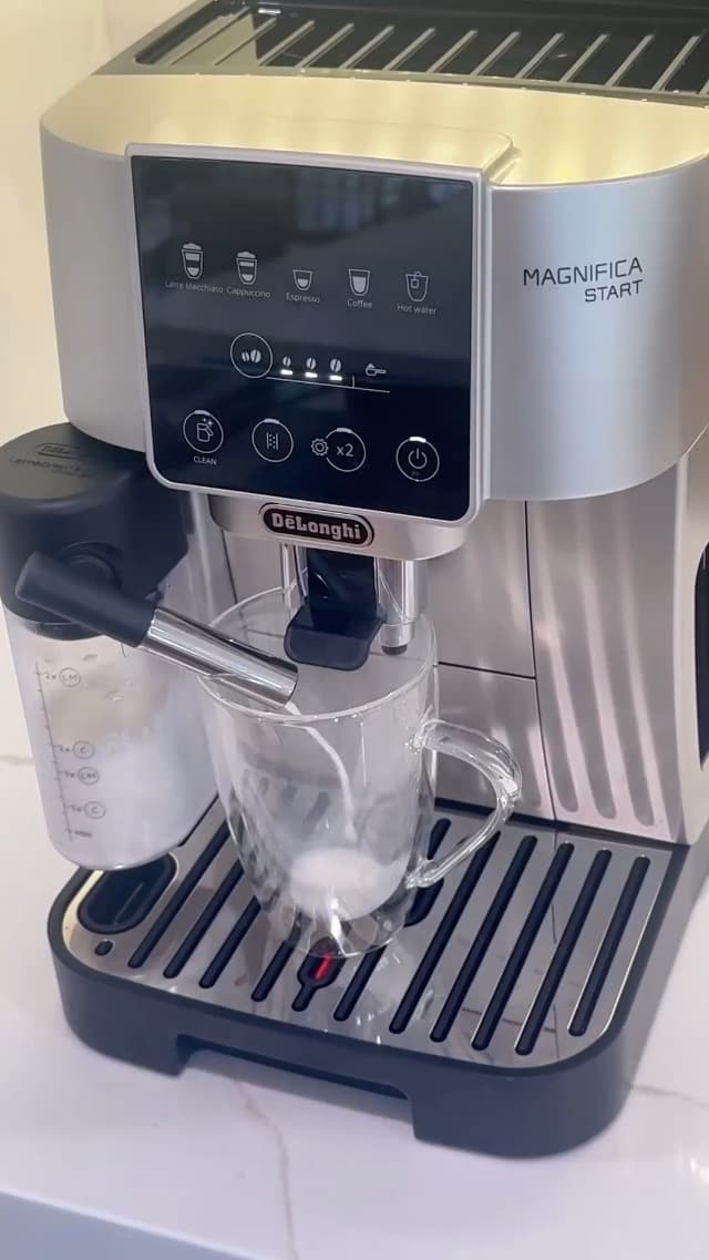 De'Longhi Magnifica Start Espresso & Coffee Machine with Automatic Milk Frother, One Touch Latte, Cappuccino, Built-in Grinder, Silver, ECAM22080SB
