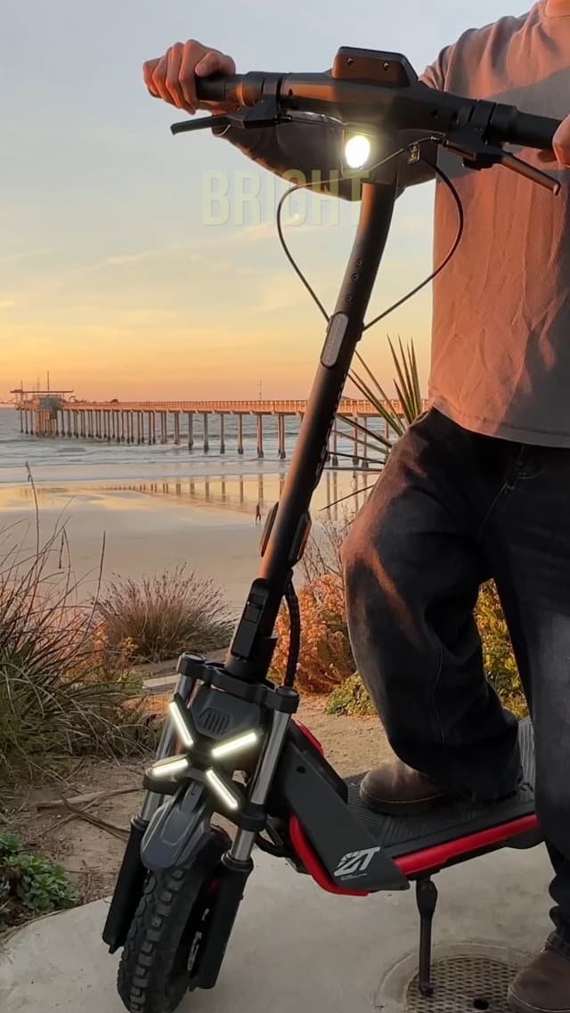 Segway ZT3 Pro Electric Scooter, 24.9 Mph Top Speed, 43.5 Miles Max. Range, w/Dual Suspension, Flash Charge, 1600W Peak Motor, Folding Off Road Scooter for Adults UL2272 2271 Certified