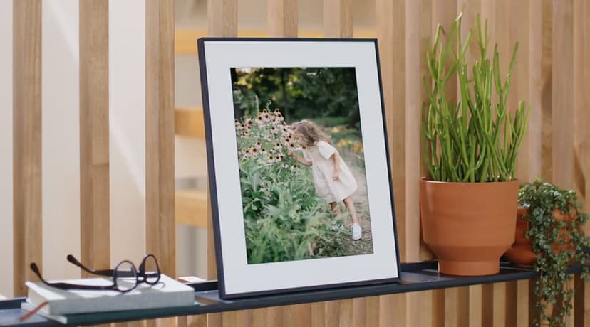 AURA Mason WiFi Digital Picture Frame | Wirecutter's Best Digital Frame for Gifting | Send Photos from Your Phone | Quick, Easy Setup in Aura App | Free Unlimited Storage | Black