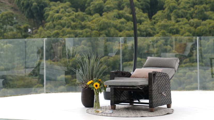 Grand patio Outdoor Recliner with Independent Adjustable Back and Footrest, Air Pump 150° Lay Flat Reclining Chair Removable Olefin Cushion Flip-Up Table Wicker Grey 1PC