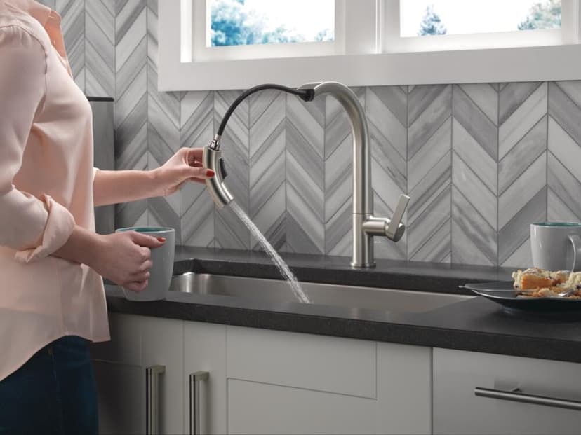Delta 19824LF-SP Keele Kitchen Faucet, Standard, SpotShield Stainless