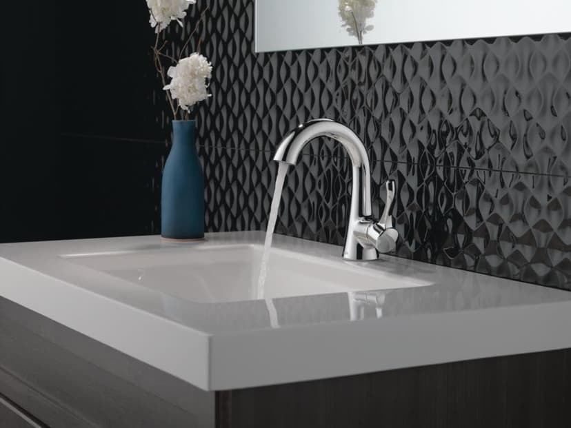 Delta Esato Chrome Bathroom Faucet 1 Hole, Single Hole Bathroom Sink Faucet for Vanity, Push-Pop Drain Assembly, Chrome 15897LF
