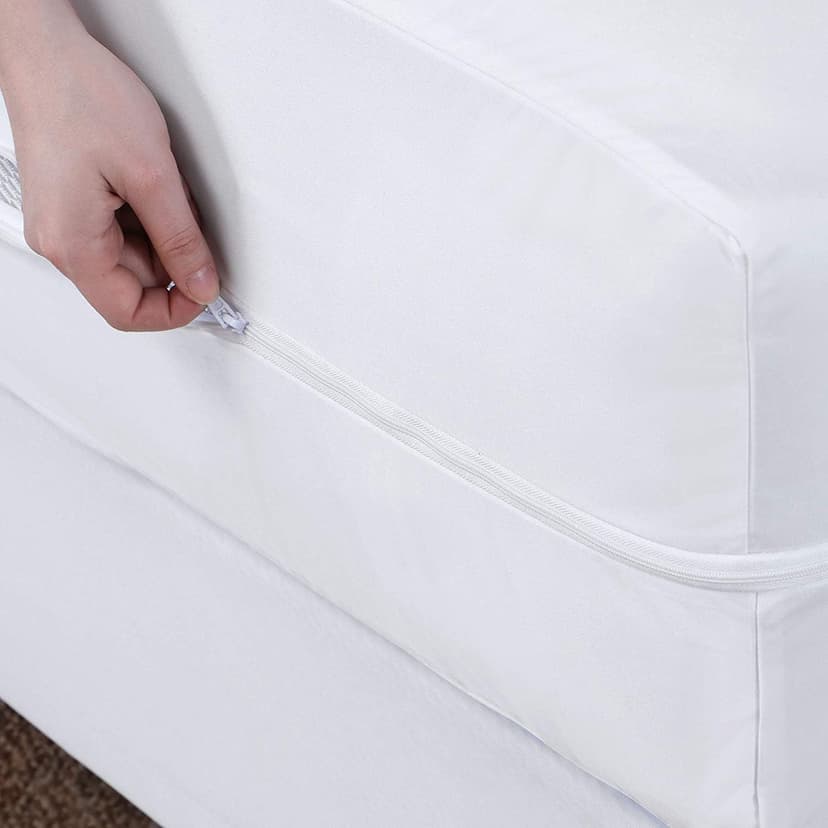 Guardmax Zippered Mattress Encasement - Queen Size - 100% Waterproof and Bed Bug Proof Mattress Protector - 6 Sided Absorbent Mattress Cover - Bed Sheet is Soft, Breathable, and Hypoallergenic.