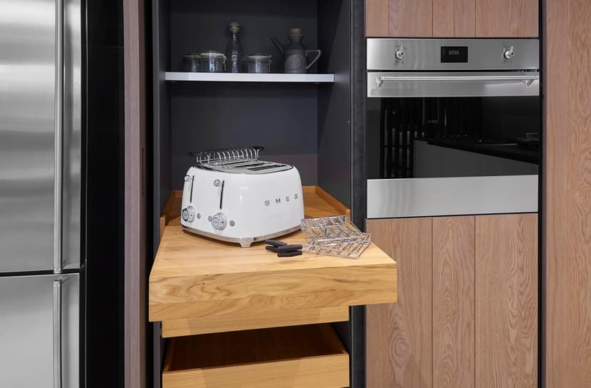 Smeg 50's Style Retro Aesthetic 4 Slice Toaster 6 Presets Extra Wide Slots White TSF03WHUS