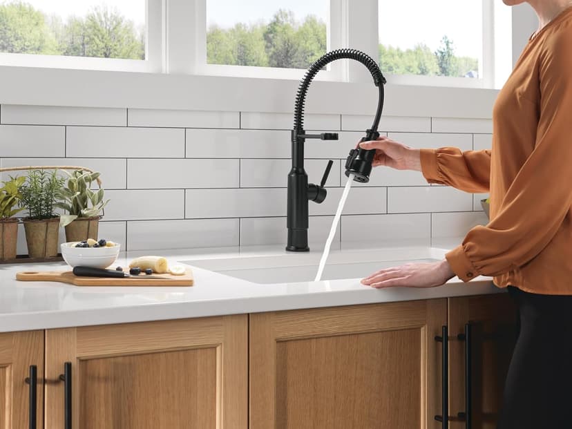 Delta Theodora Pro Style Commercial Kitchen Faucet with Pull Down Sprayer, Single Hole Matte Black Kitchen Sink Faucet, Single Handle, Matte Black 18804Z-BL-DST