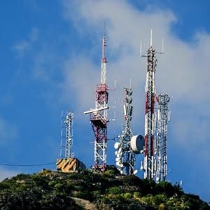 Five Star HDTV Antenna - 360° Omnidirectional Amplified Outdoor TV Antenna up to 150 Miles Indoor/Outdoor,RV,Attic 4K 1080P UHF VHF Supports 4TVs Installation Kit & Mounting Pole