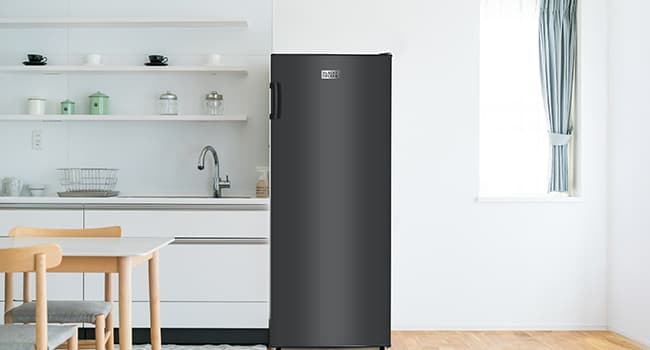 BLACK+DECKER 10 Cu. Ft. Upright Freezer, Stand Up Freezer with Mechanical Temperature Control, Freezer Upright with 3 Shelves and 4 Door Bins, Manual Defrost, R600a Refrigerant, BUF1000LB, Black