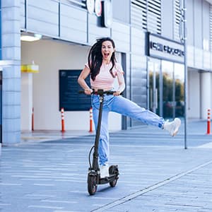 iScooter Electric Scooter for Adults,50/30 Miles Range, 28 MPH Top Speed, 800/750W Motor, 10" Pneumatic Tires, Foldable Dual Shock Absorption Commuting E Scooter with APP & Turn Signals & Storage Bag