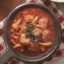 Tiger JBV-A10U 5.5-Cup (Uncooked) Micom Rice Cooker and Warmer with Tacook Food Steamer Cooking Tray Technology, White