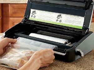 FoodSaver Vacuum Sealer Machine, Automatic Bag Detection, Sous Vide Friendly, with sealer bags, roll, handheld vacuum sealer, black