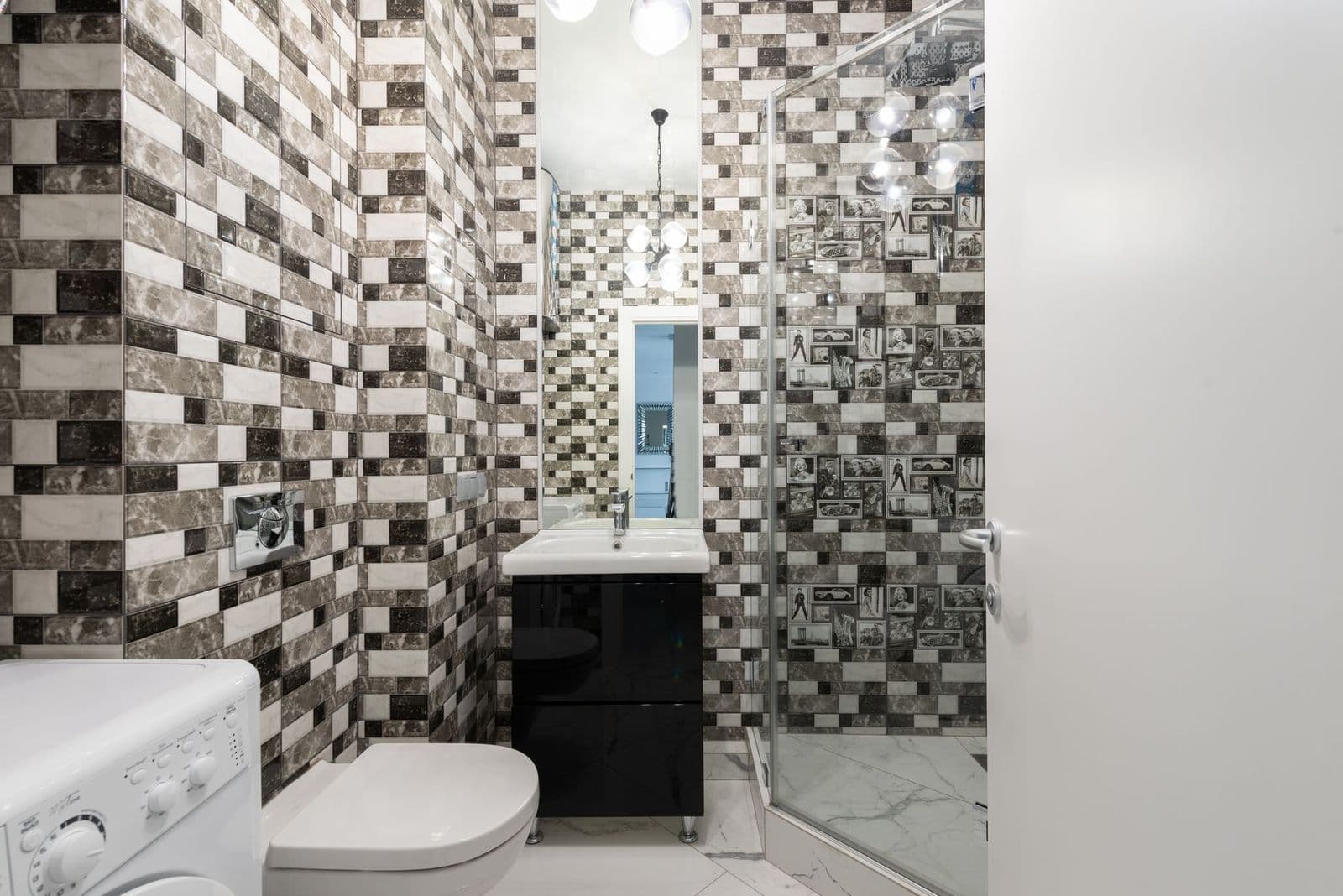 White best 2 piece toilet with separate tank and bowl in a bathroom