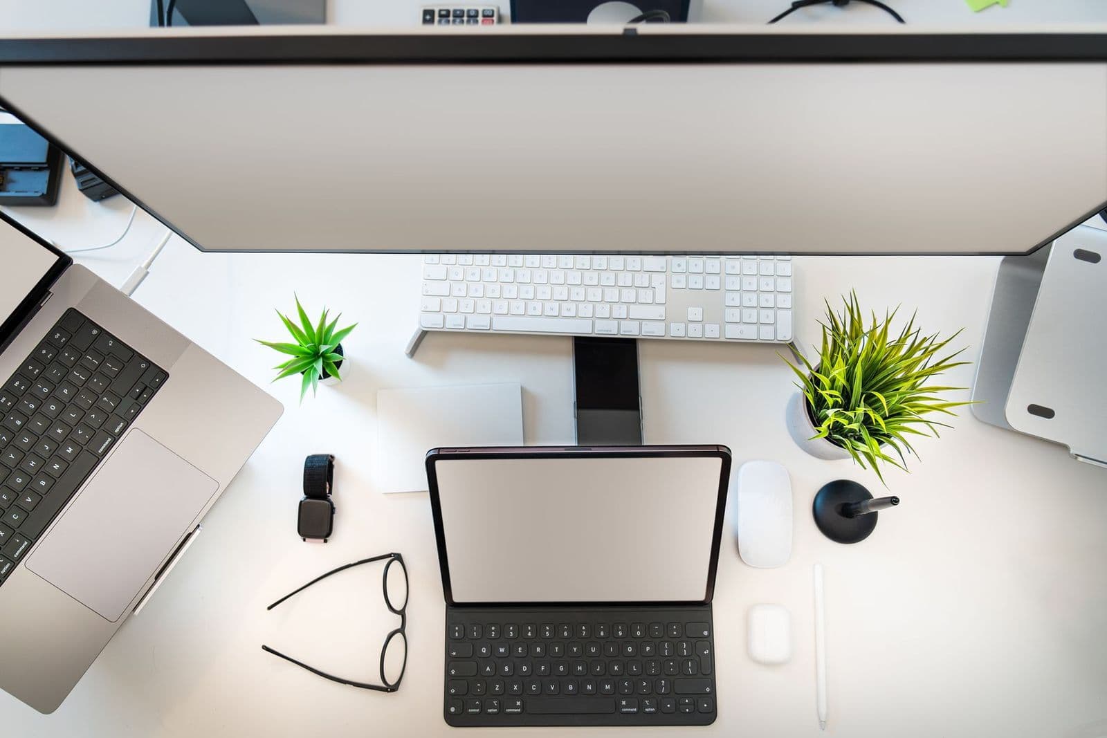 Best big monitors on a home office desk